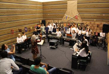 Conjunto musical en un aula